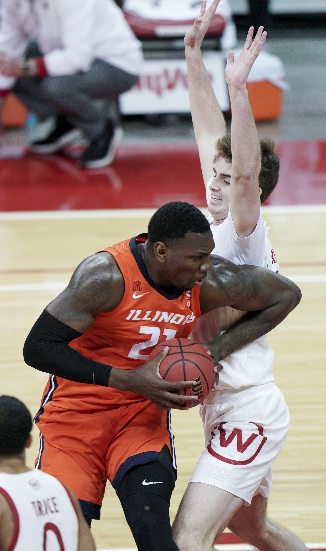 Illinois 74, UW 69